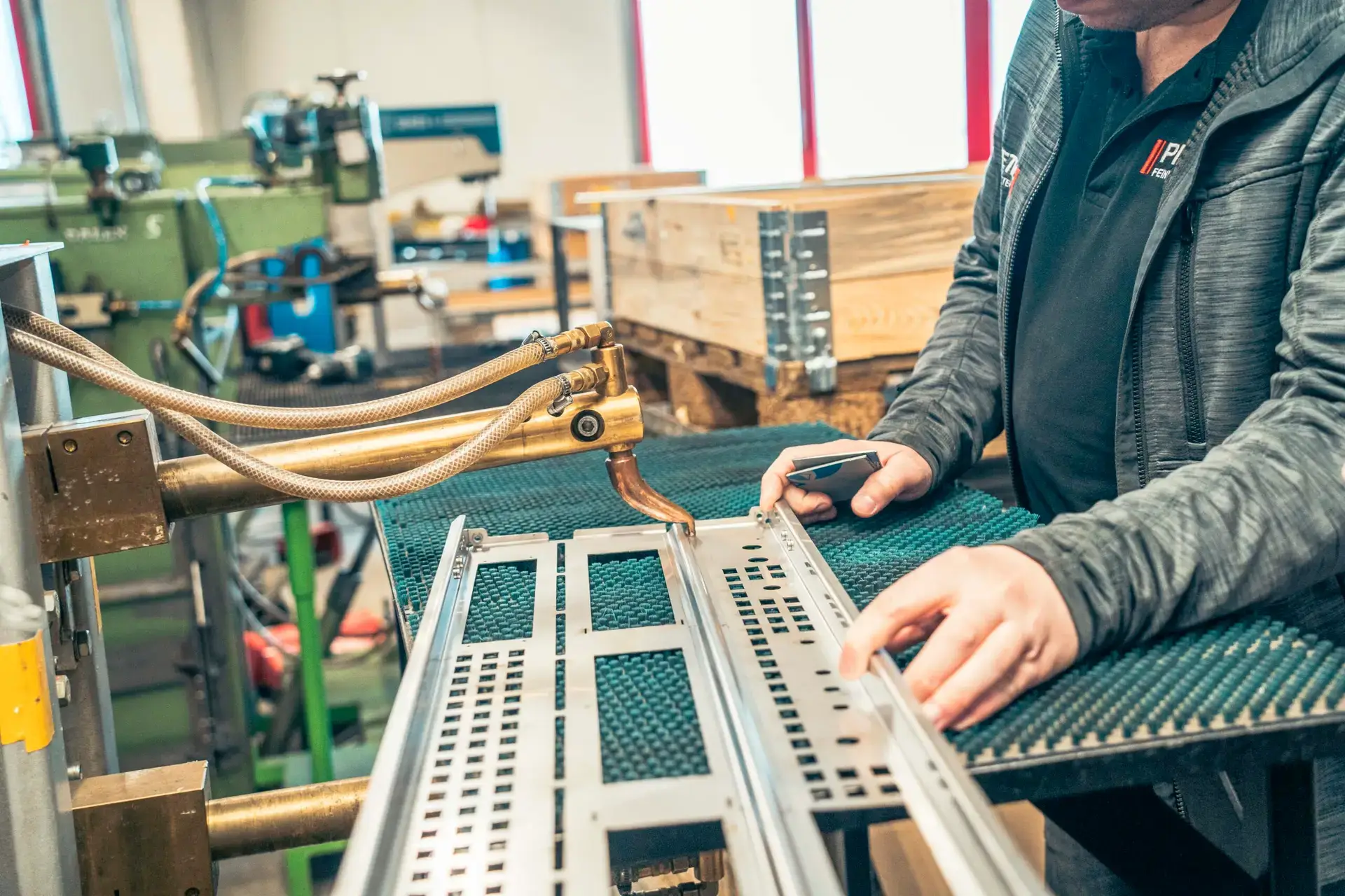 Widerstandsschweißen von Blechbauteilen bei PIETEC